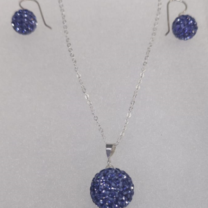 Aretes de bola plata 925 y un collar de plata 925 con dije 925 con incrustaciones en piedras swarovski