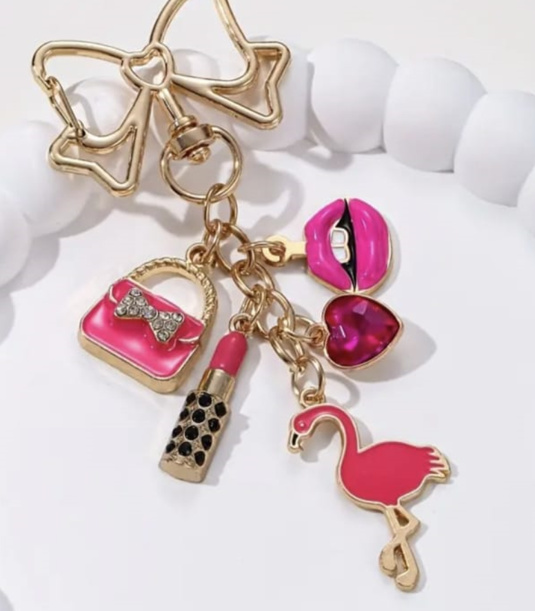 Llavero flamenco sweet de 5 dijes con anillo metálico en forma de lazos