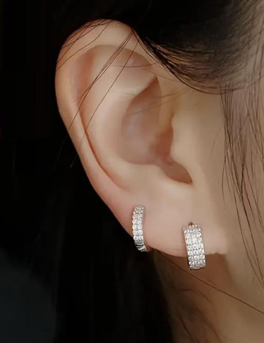 Arete Rectangular con Piedrería Blanca